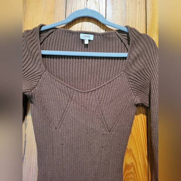 Elegant Brown Knit Dress - Picture 3 of 8